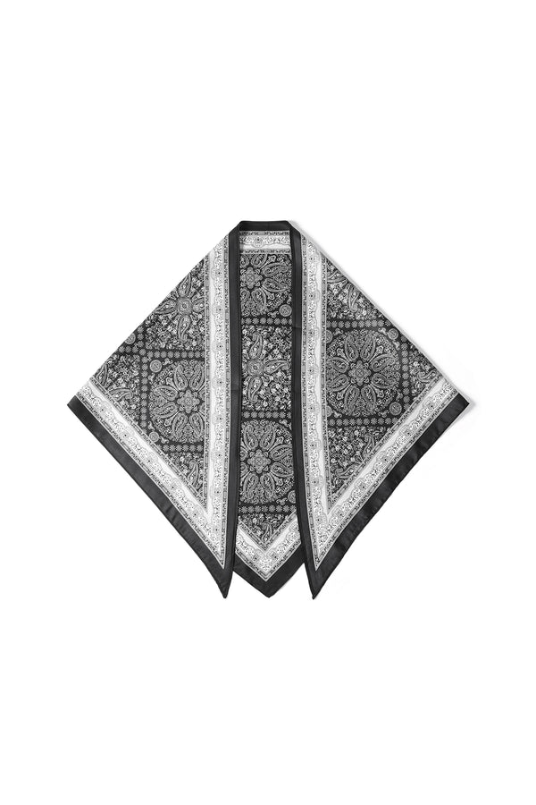 Carré de soie motif paisley