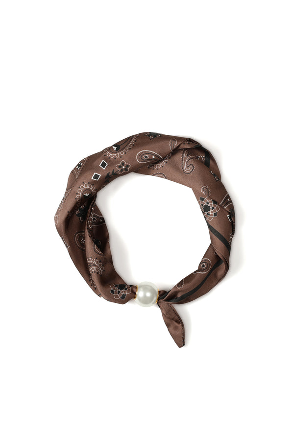 Carré de soie motif paisley