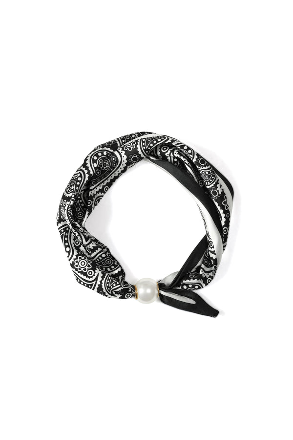 Carré de soie motif paisley