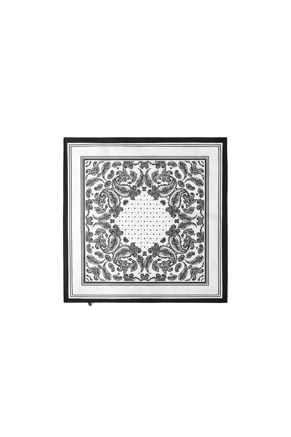 Carré de soie motif paisley
